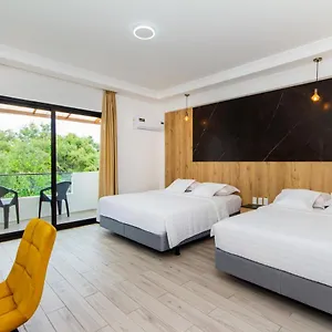 Grand Leon Marino Galapagos Пуэрто-Айора